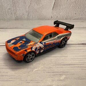 Hot Wheels Mopar Dodge Challenger Drift Car Diecst 2012 (SKU: 263TO)